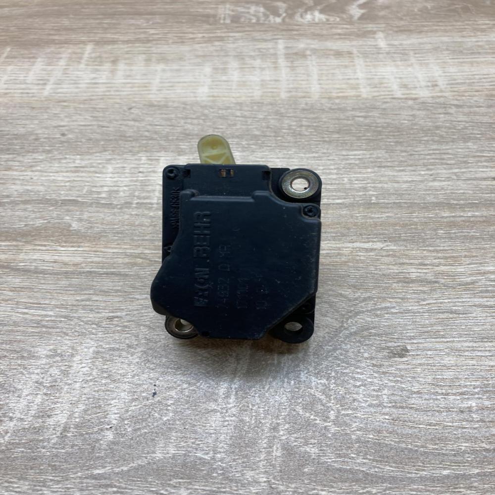 74932D 171101  Air flap motor/actuator Volvo S60