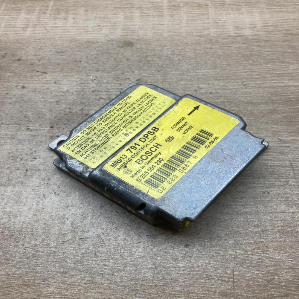 MR913791 0285001290  Airbag control unit/module Mitsubishi Carisma