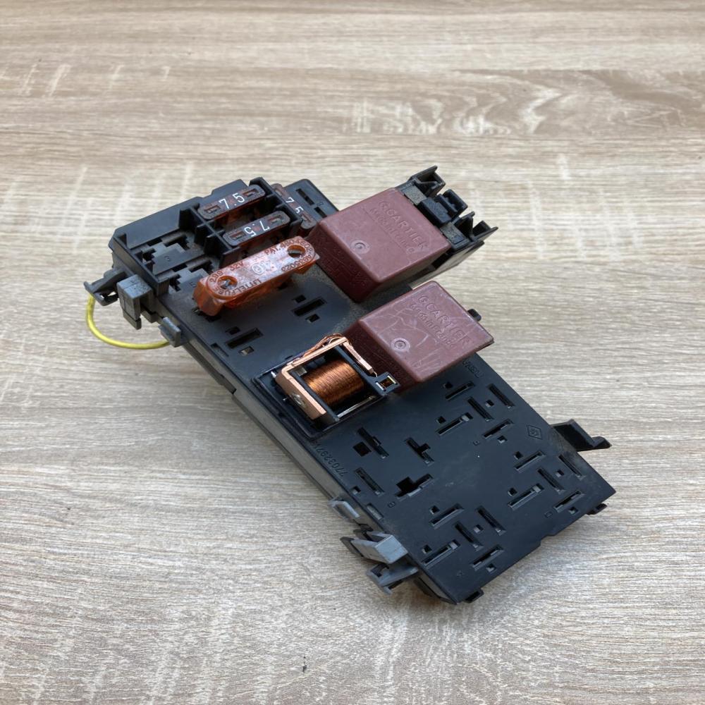 7703297193   Fuse module Renault Scenic I