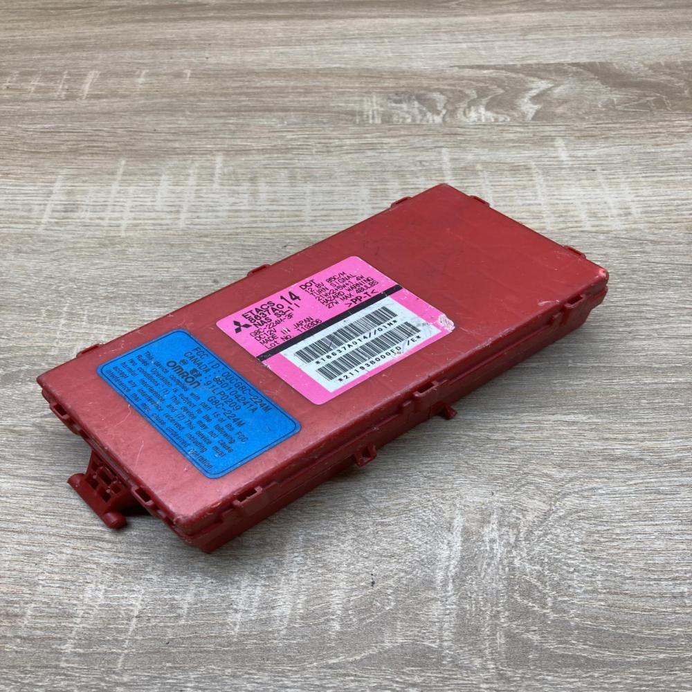 8637A014 G8C 224M 3F  Fuse module Mitsubishi Outlander