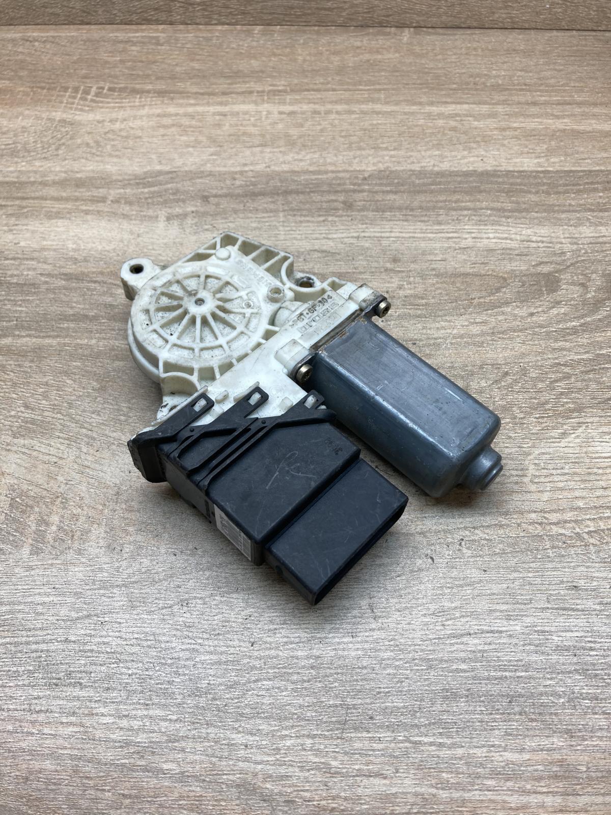 101438 202   Rear door window regulator motor Volkswagen Golf IV