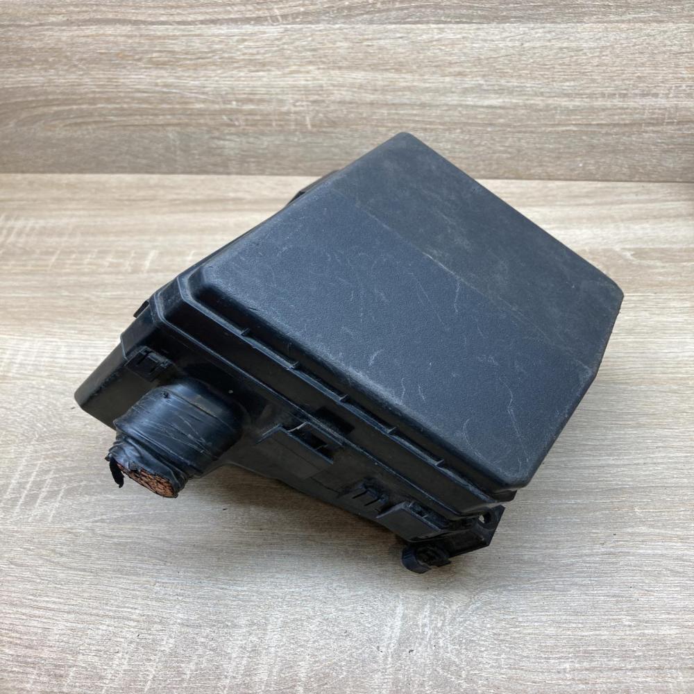PR074 00000 8565A024  Fuse module Peugeot 4007