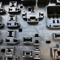 PR074 00000 8565A024  Fuse module Peugeot 4007
