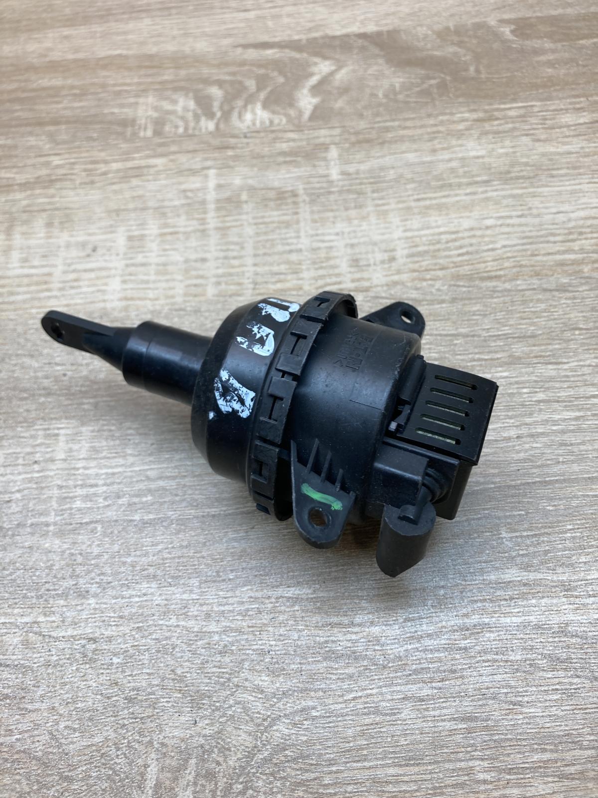 90586302 2J700 30820  Valve vacuum Opel Vectra B
