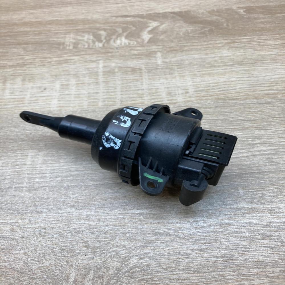 90586302 2J700 30820  Valve vacuum Opel Vectra B