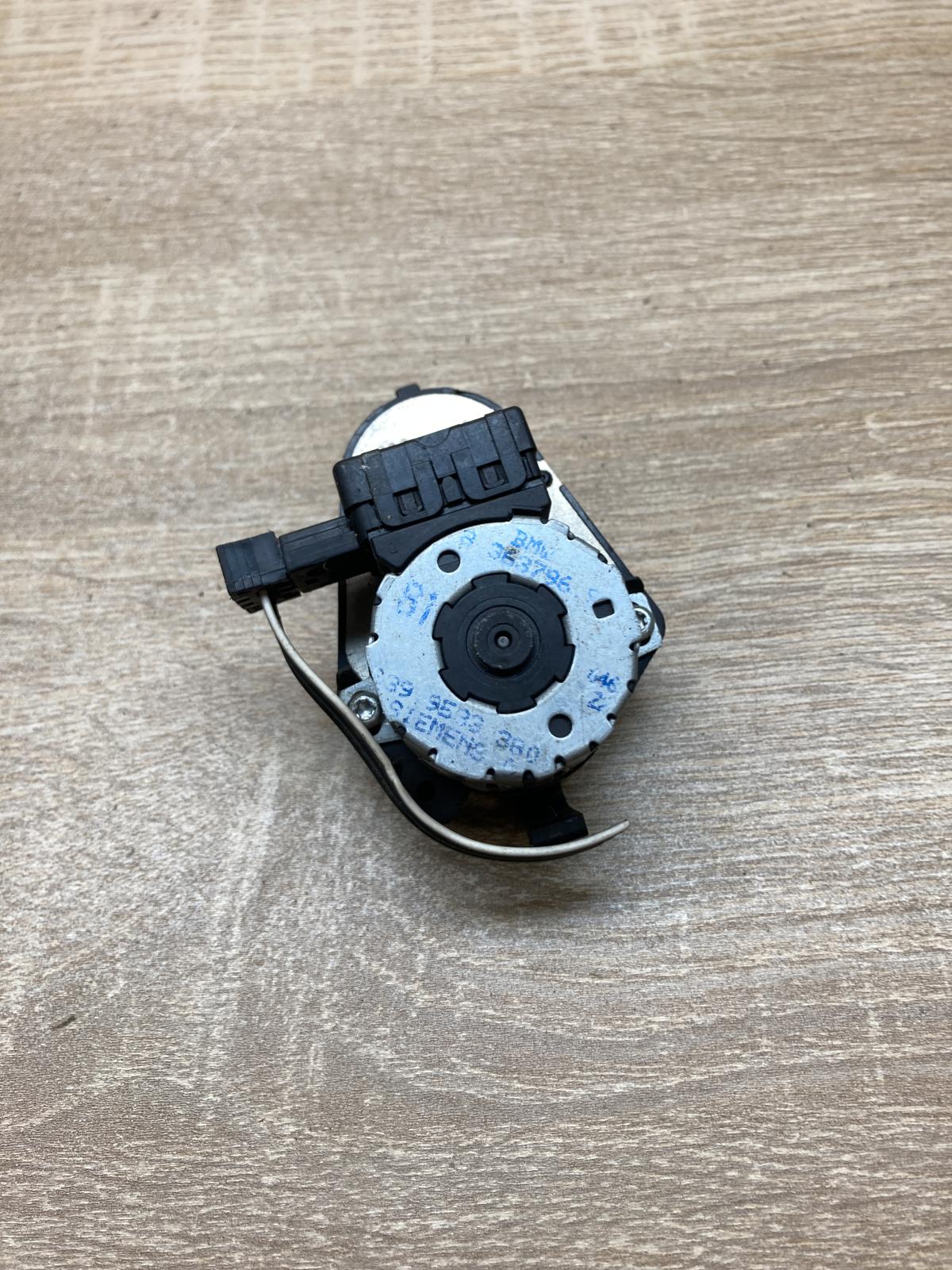 83637969   Air flap motor/actuator BMW 5 E39