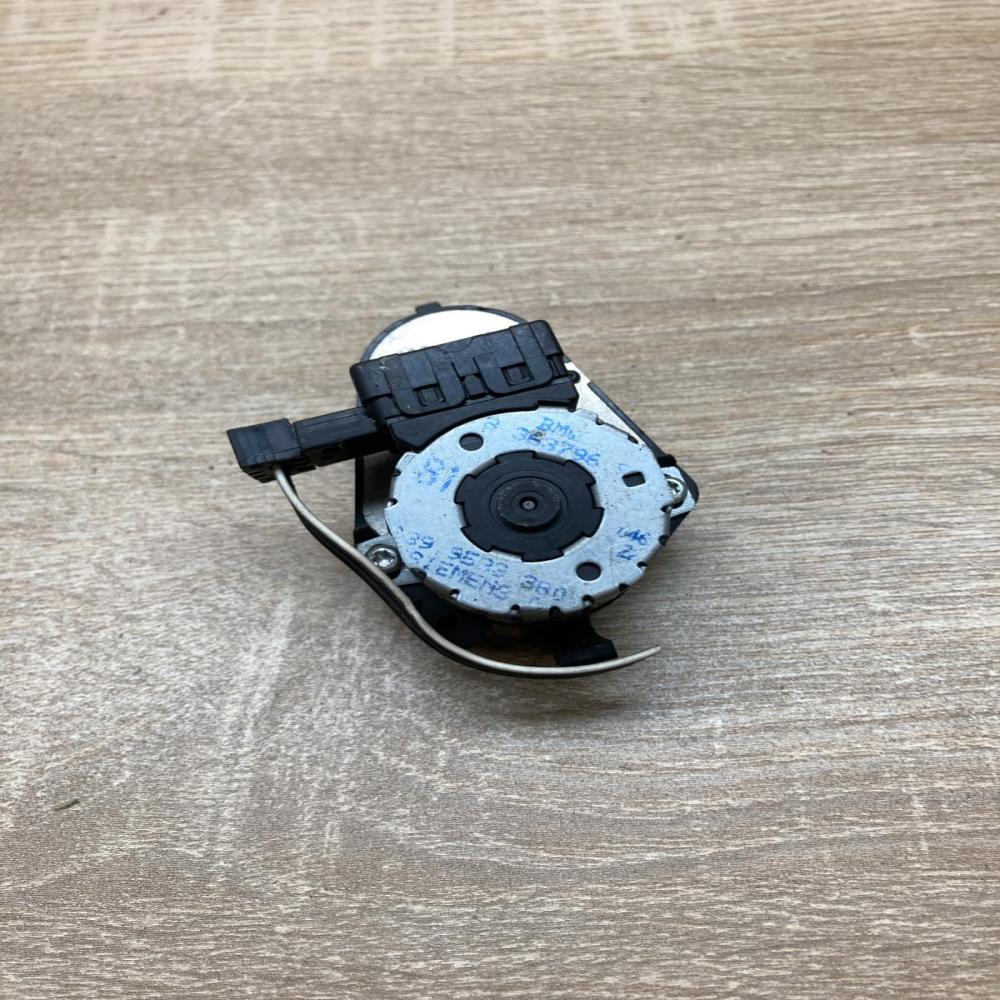 83637969   Air flap motor/actuator BMW 5 E39