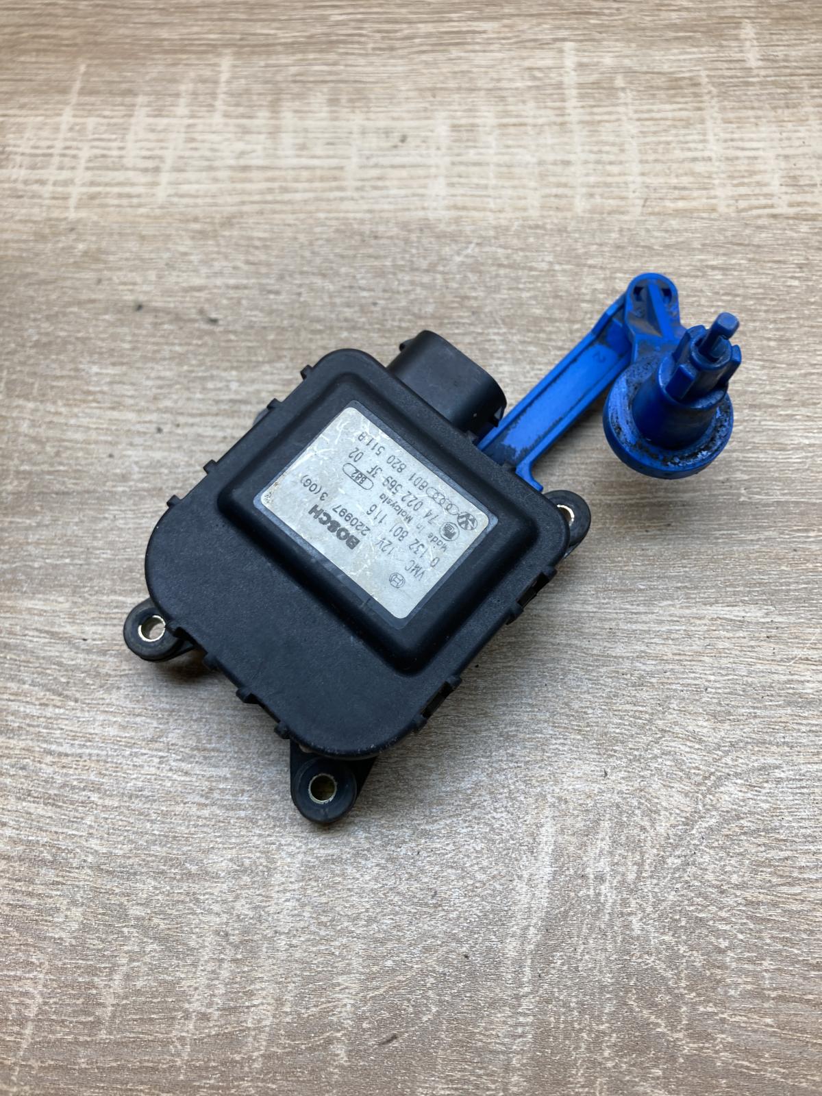 8D1820511B 0132801116  Air flap motor/actuator Audi A4 S4 B5 8D