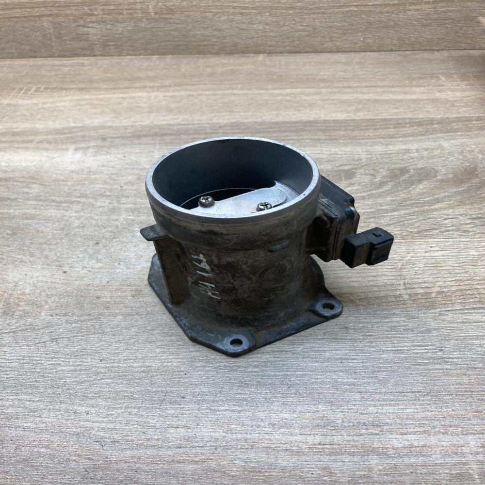 037906461B   Mass air flow meter Audi A4 S4 B5 8D