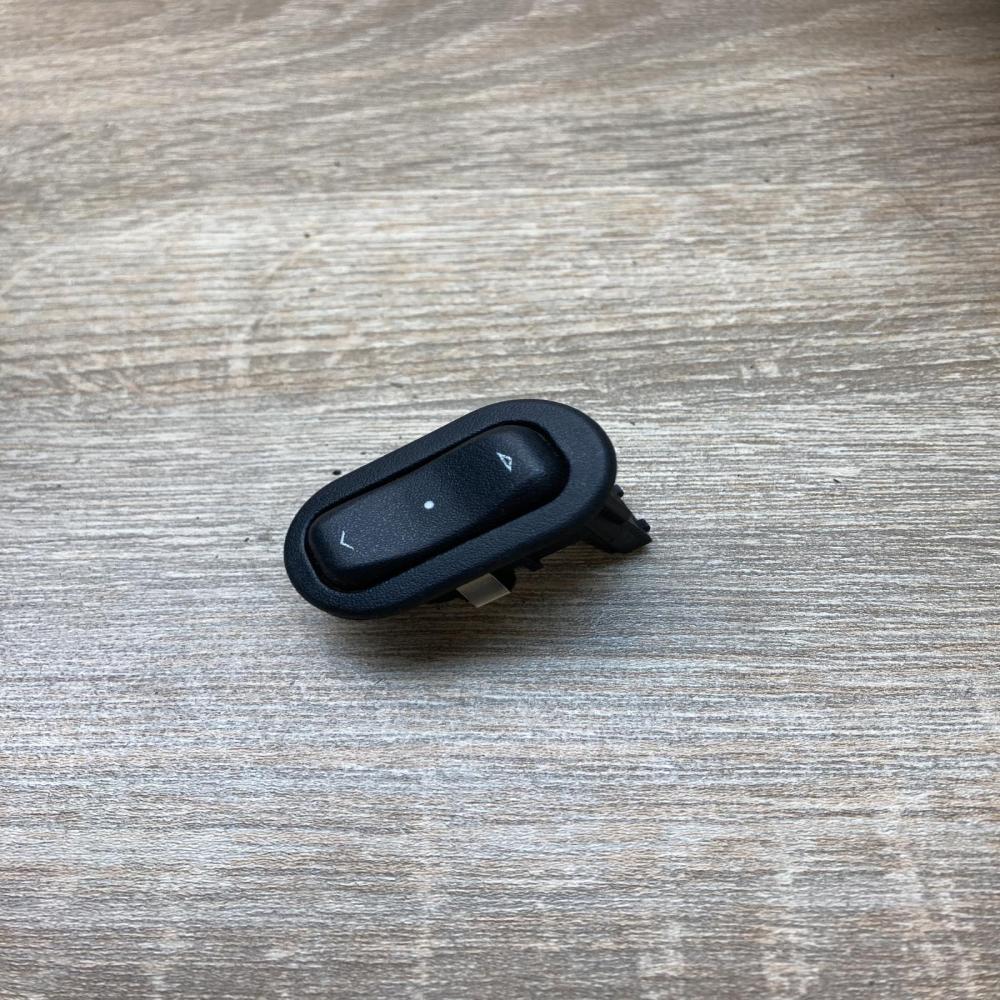 90561388   Electric window control switch Opel Zafira A