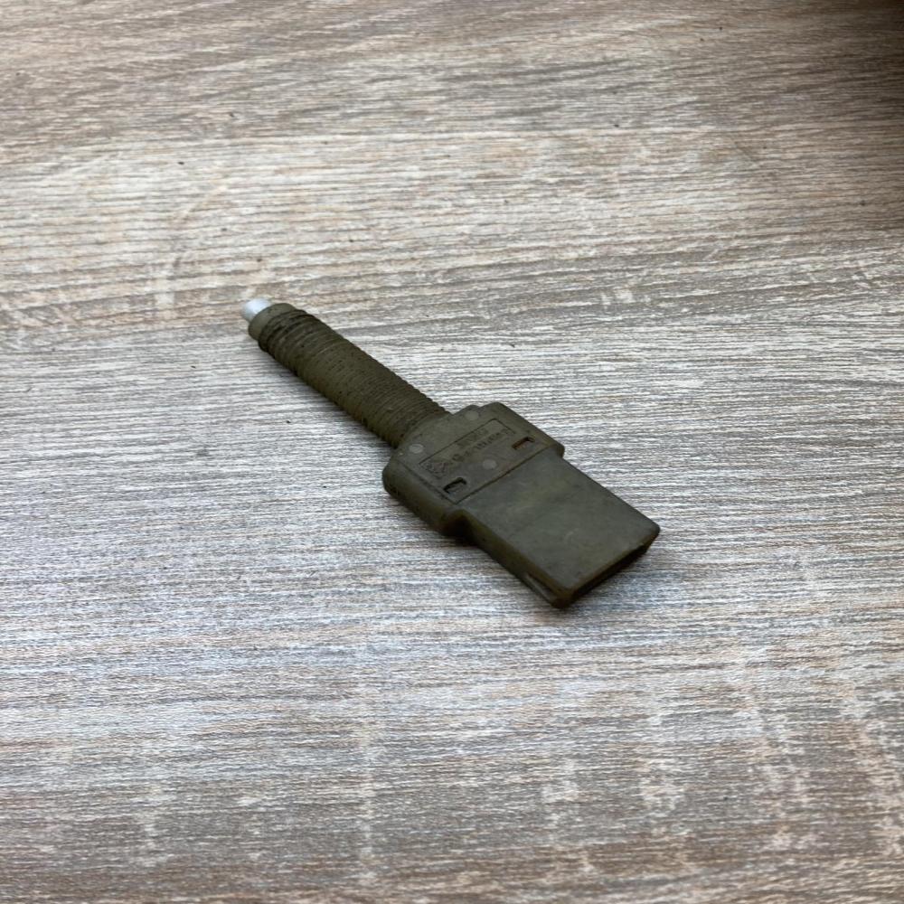 443945515   Brake pedal sensor switch Volkswagen PASSAT B5