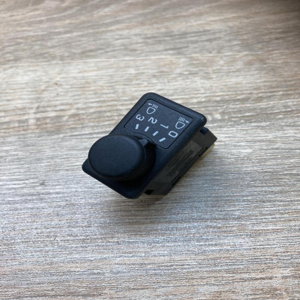 37024A   Headlight level height control switch Nissan Almera N16