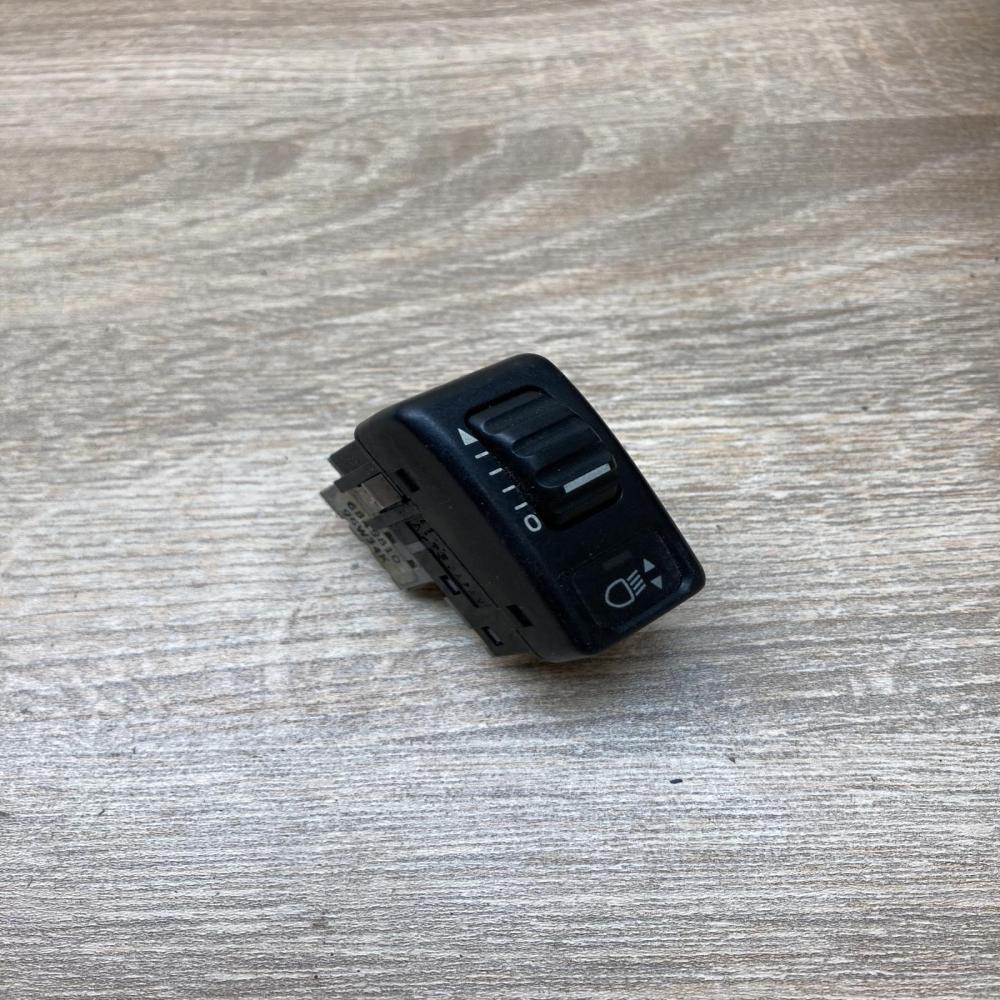 6849810 4970  Headlight level height control switch Volvo 850