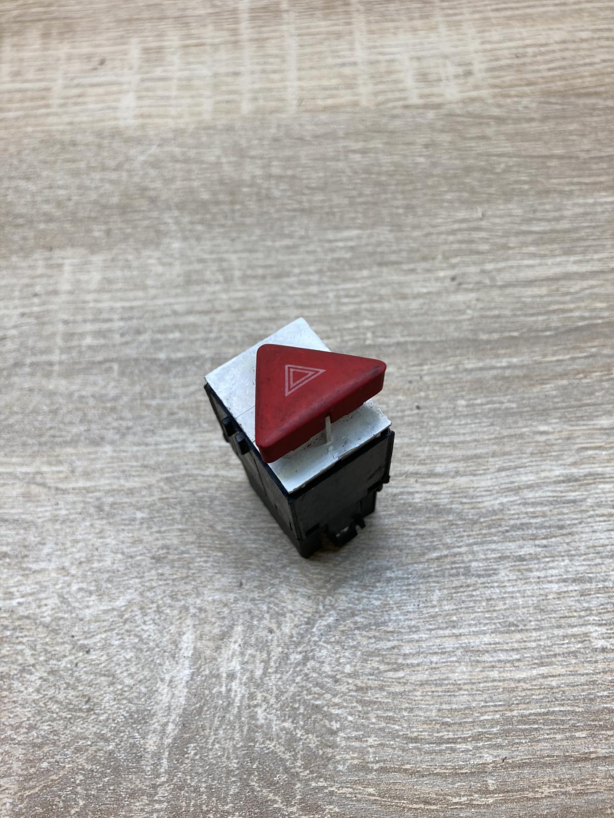 3C0953509 1T0953509  Hazard light switch Volkswagen PASSAT B6