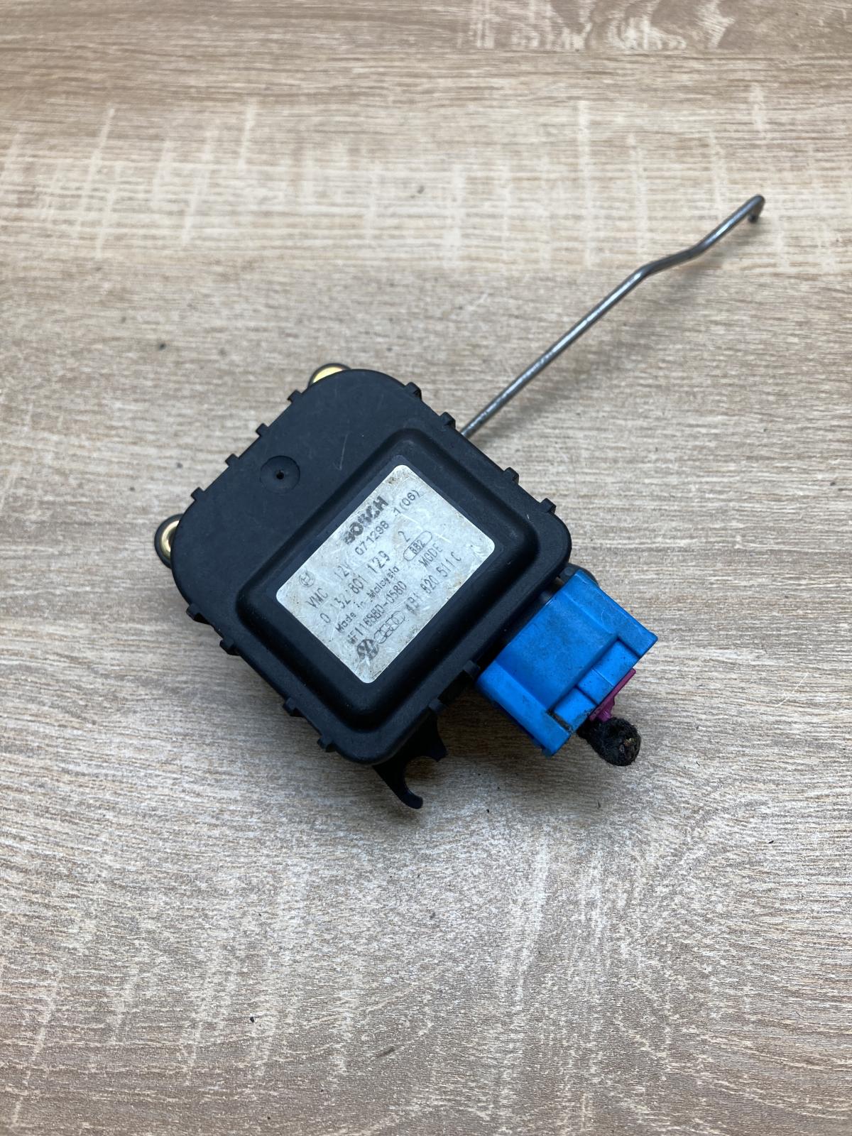 4B1820511C 01321801129  Air flap motor/actuator Audi A6 S6 C5 4B