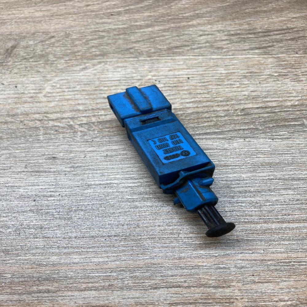 1H0927189C   Brake pedal sensor switch Volkswagen Transporter - Caravelle T4