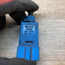 1H0927189C   Brake pedal sensor switch Volkswagen Transporter - Caravelle T4