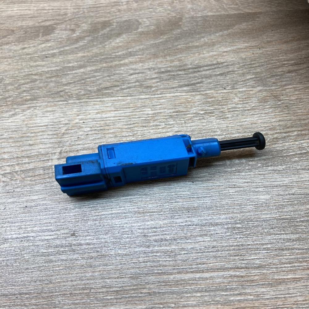 1H0927189   Brake pedal sensor switch Volkswagen Sharan