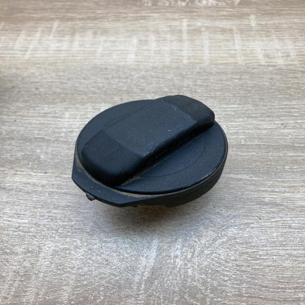 1J0201552C   Fuel tank cap Volkswagen Phaeton
