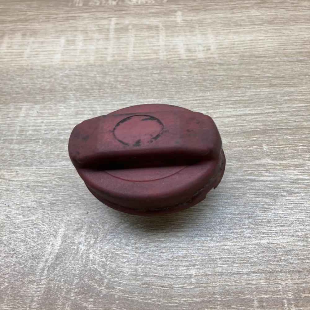 533201553A   Fuel tank cap Audi 100 S4 C4