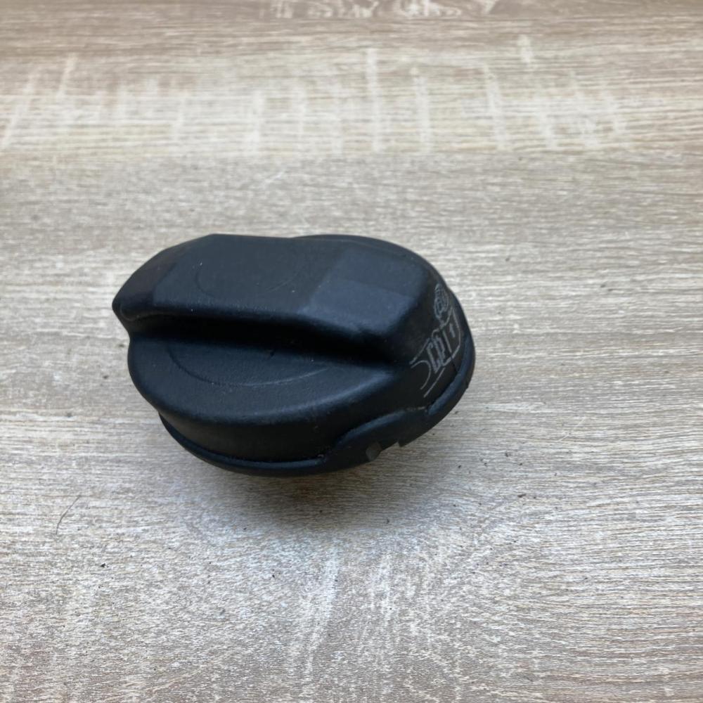 191201553A   Fuel tank cap Volkswagen Golf III