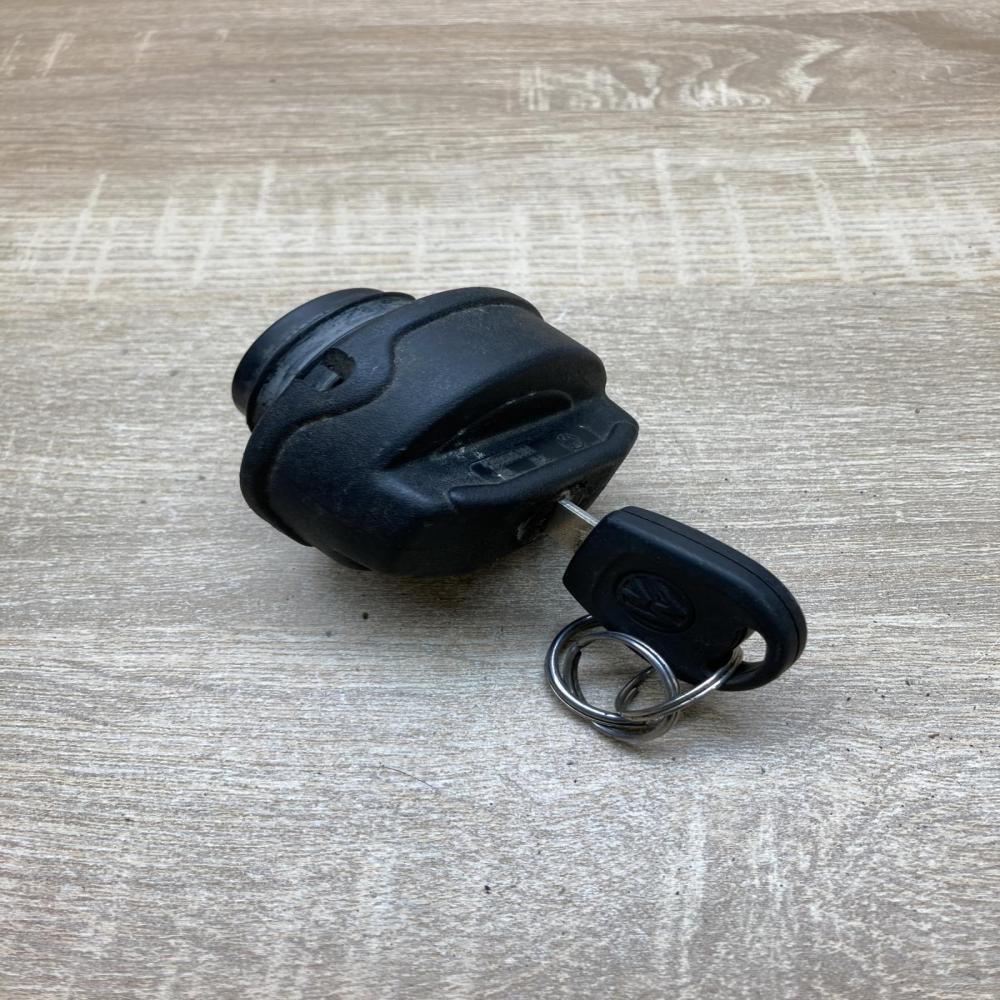 1H0201553A   Fuel tank cap Volkswagen Golf III