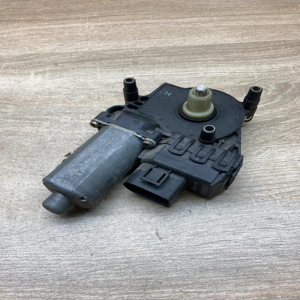 0130821784 0103001624  Rear door window regulator motor Audi A6 S6 C5 4B