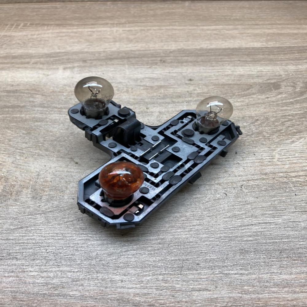 149974   Tail light bulb cover holder Volvo S80
