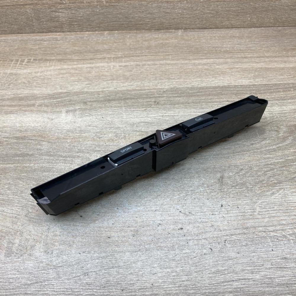 13100107 03758070  Hazard light switch Opel Zafira B