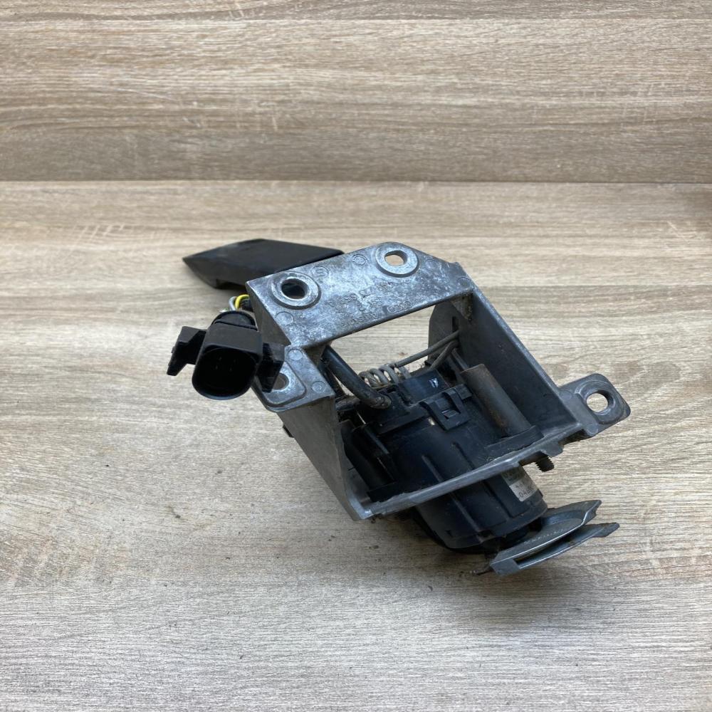0205001017 046907475 4A1721507G Accelerator throttle pedal Audi 100 S4 C4