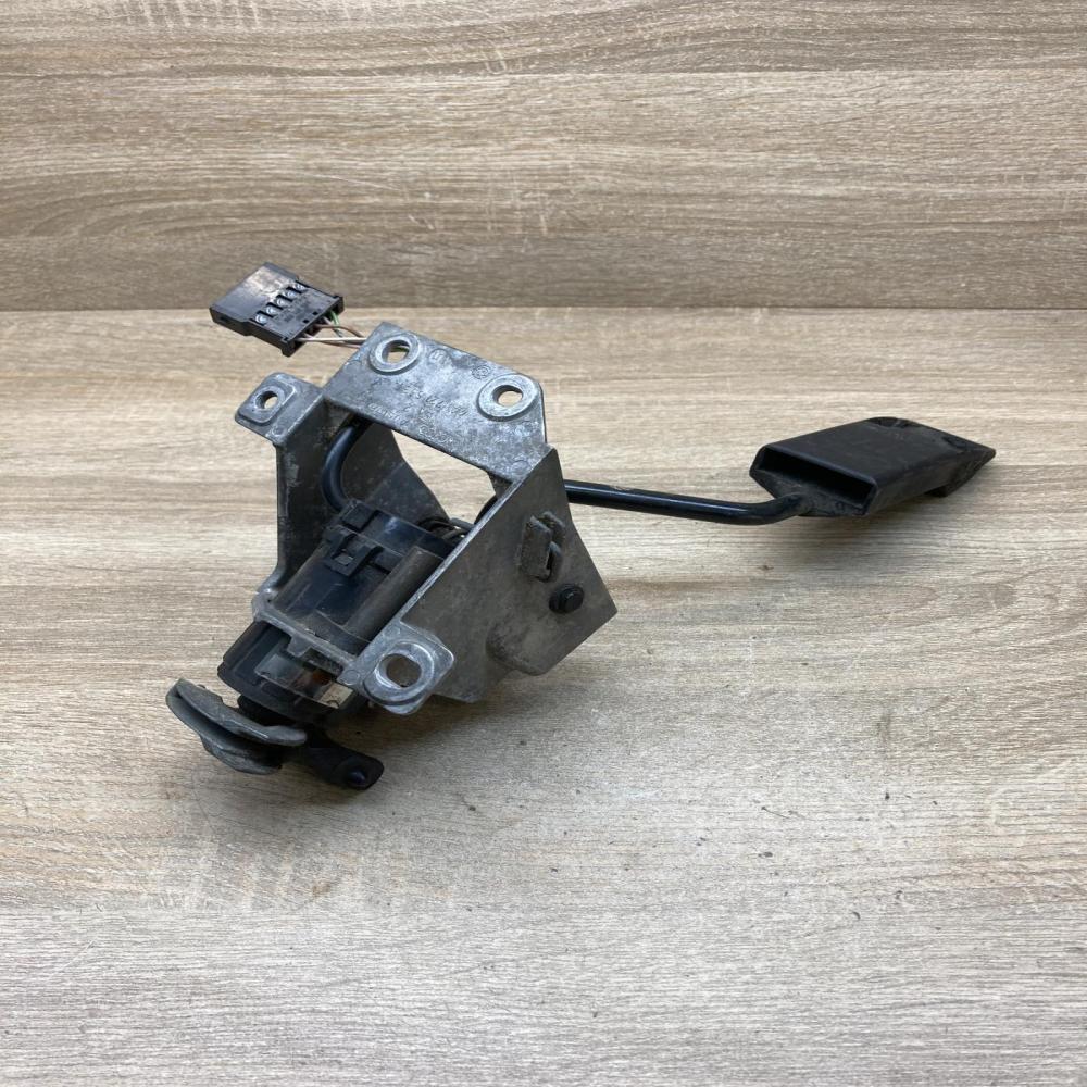 0205001001   Accelerator throttle pedal Audi 100 S4 C4