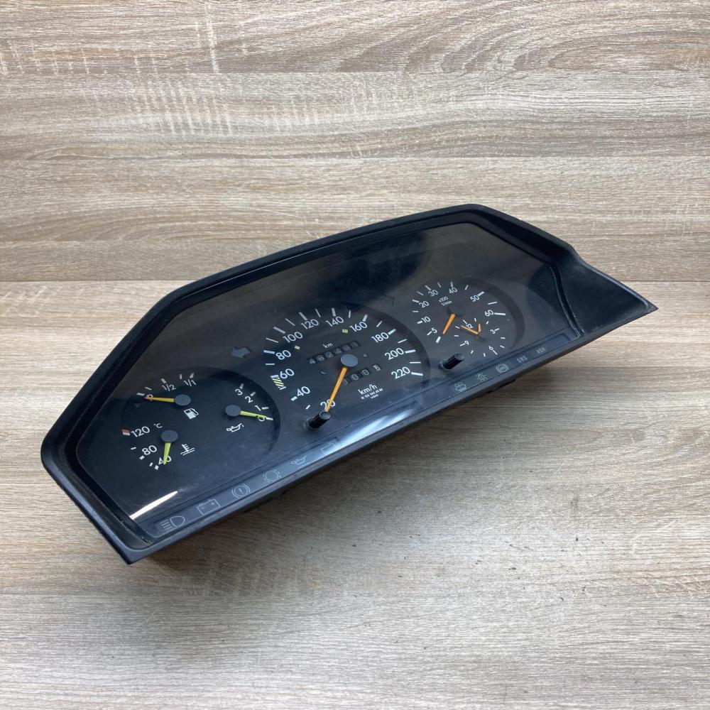 1245424568 81117702  Speedometer (instrument cluster) Mercedes-Benz E W124