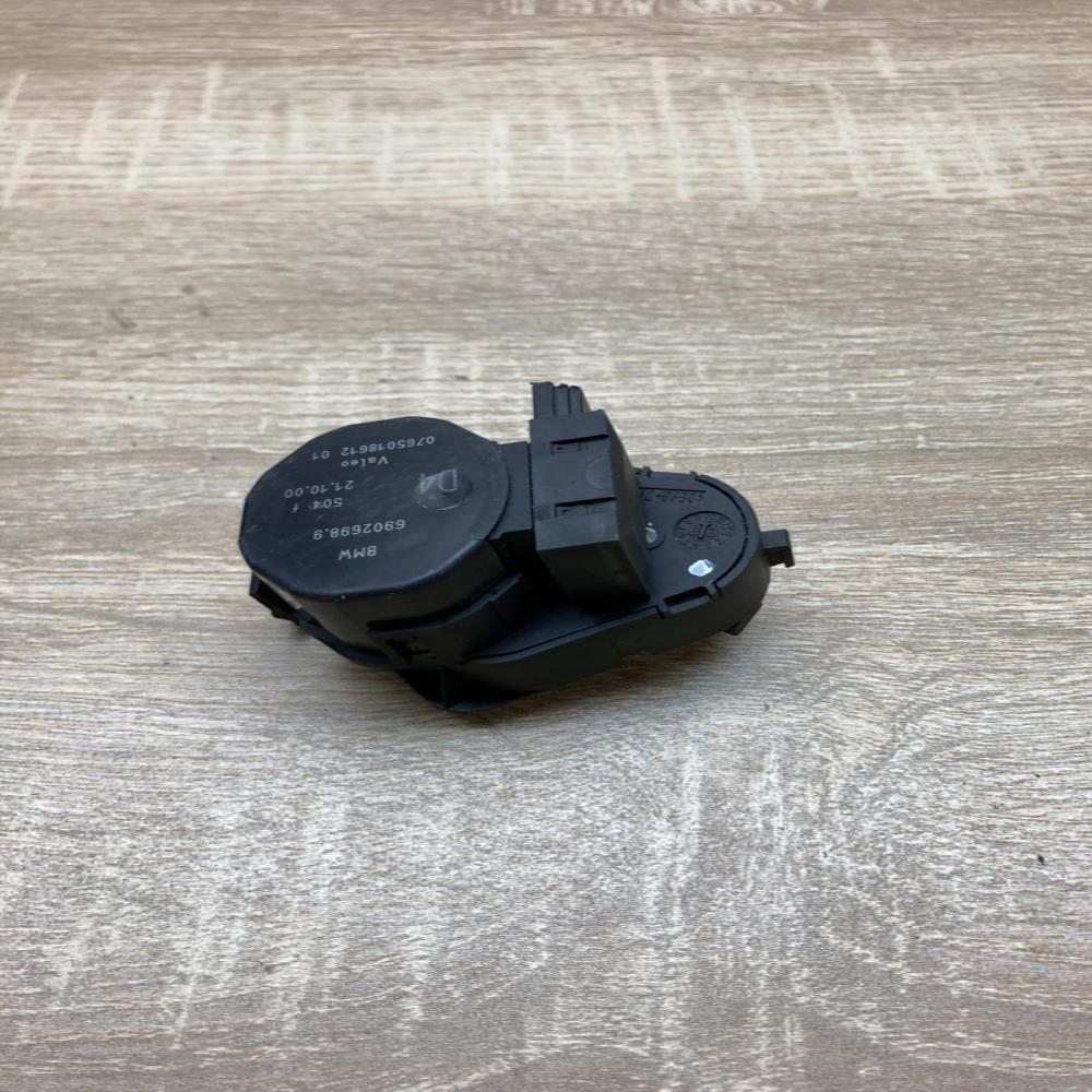 6902698 211000  Air flap motor/actuator BMW X5 E53