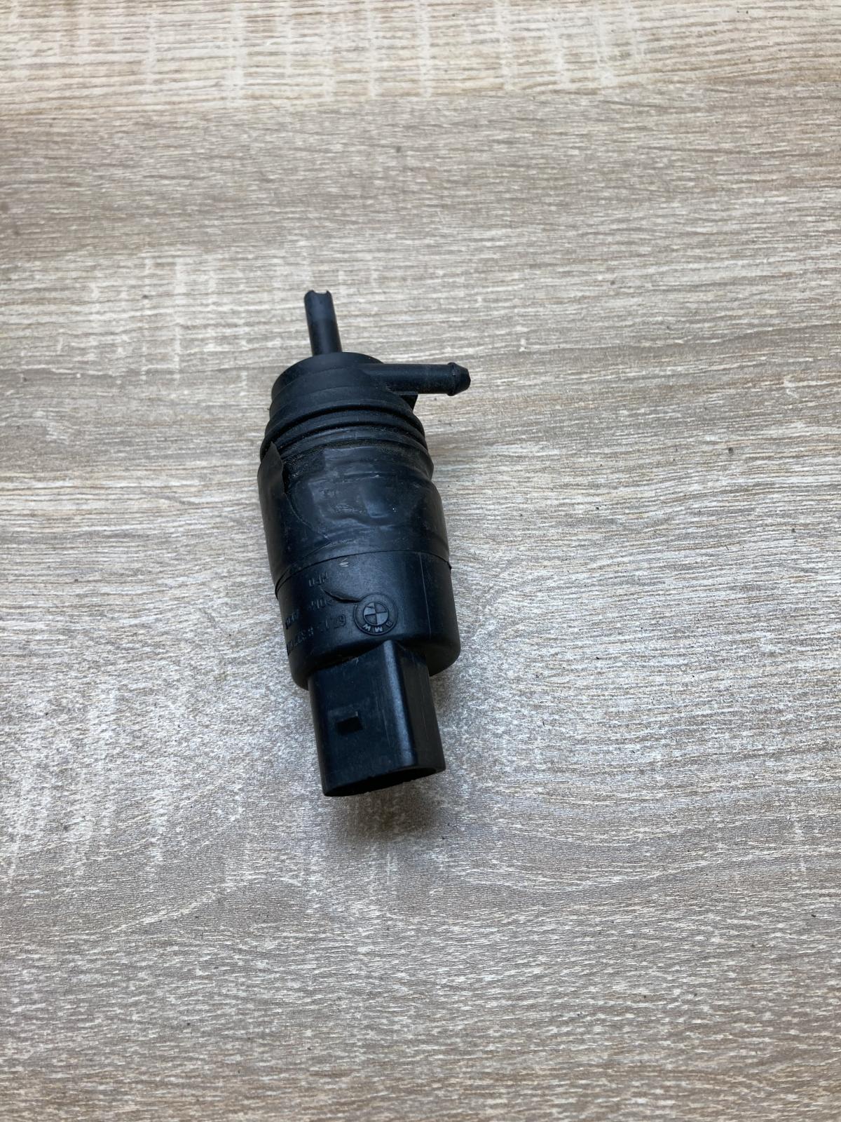 8377612   Windscreen/windshield washer pump BMW 5 E39