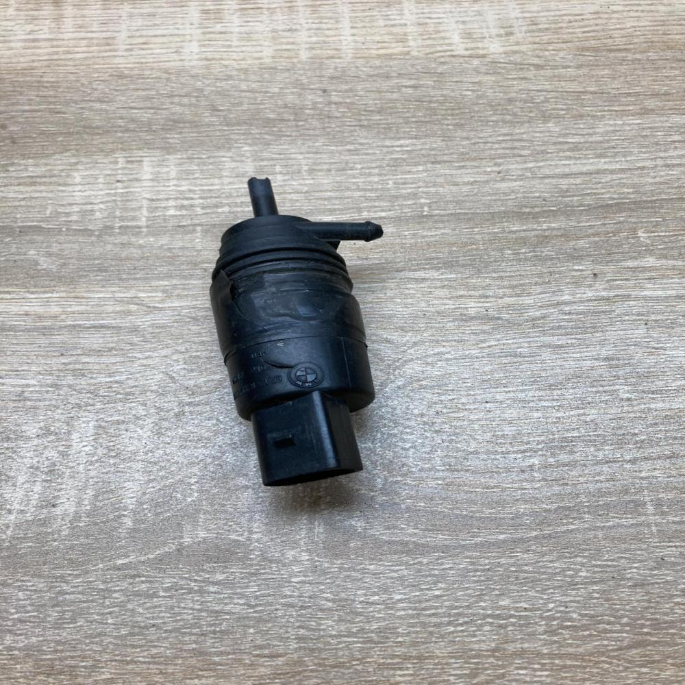 8377612   Windscreen/windshield washer pump BMW 5 E39