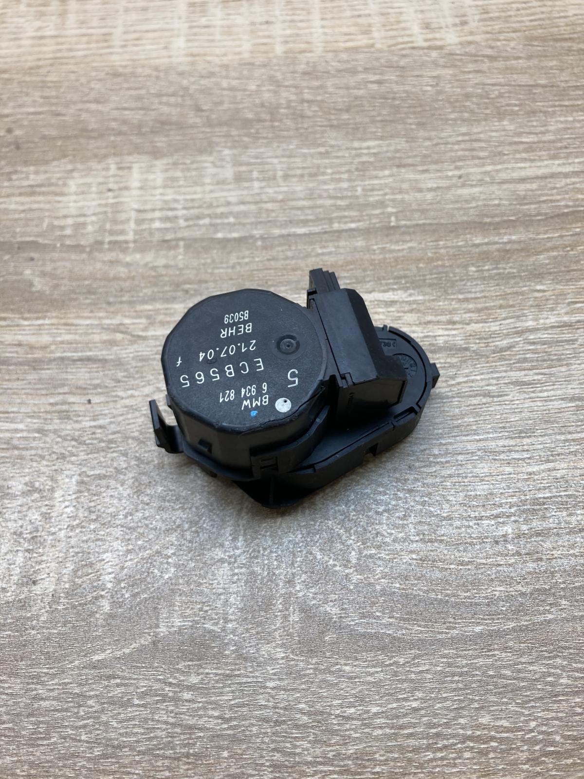 6934821 ECB565  Air flap motor/actuator BMW 3 E46