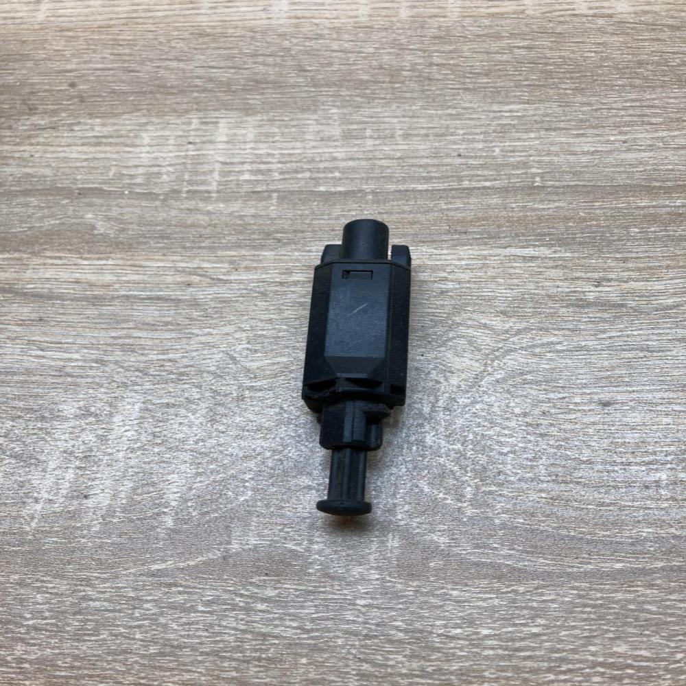 191945515B   Brake pedal sensor switch Volkswagen PASSAT B3