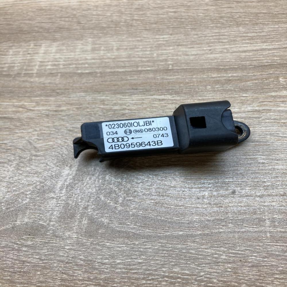 4B0959643B 965080300  Airbag deployment crash/impact sensor Audi A6 S6 C5 4B