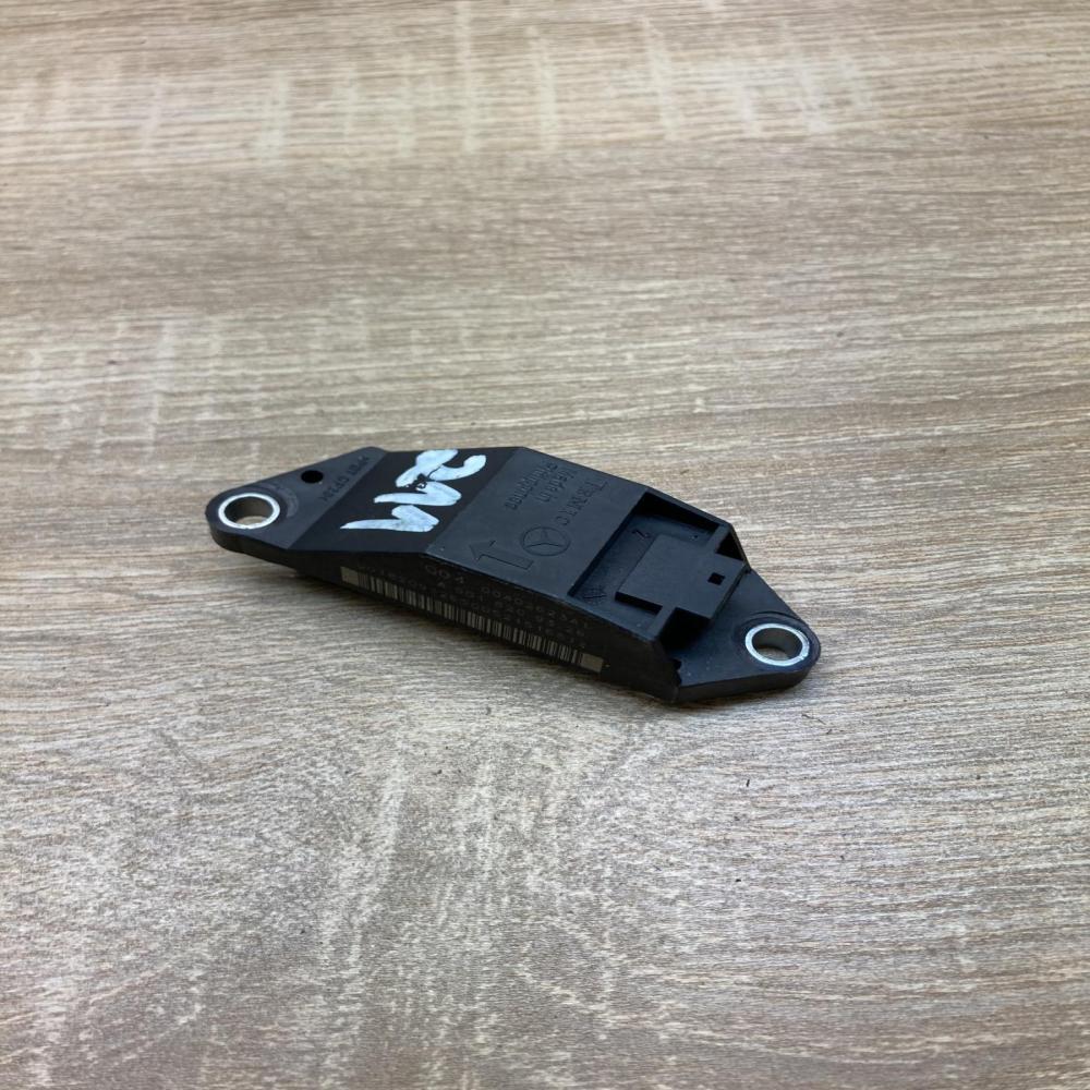 A0018209326   Airbag deployment crash/impact sensor Mercedes-Benz E W211