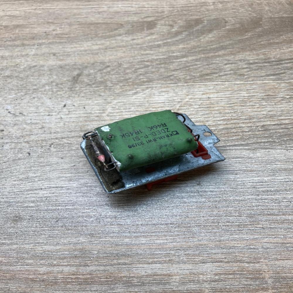 701959263C   Heater blower motor/fan resistor Audi 100 S4 C4