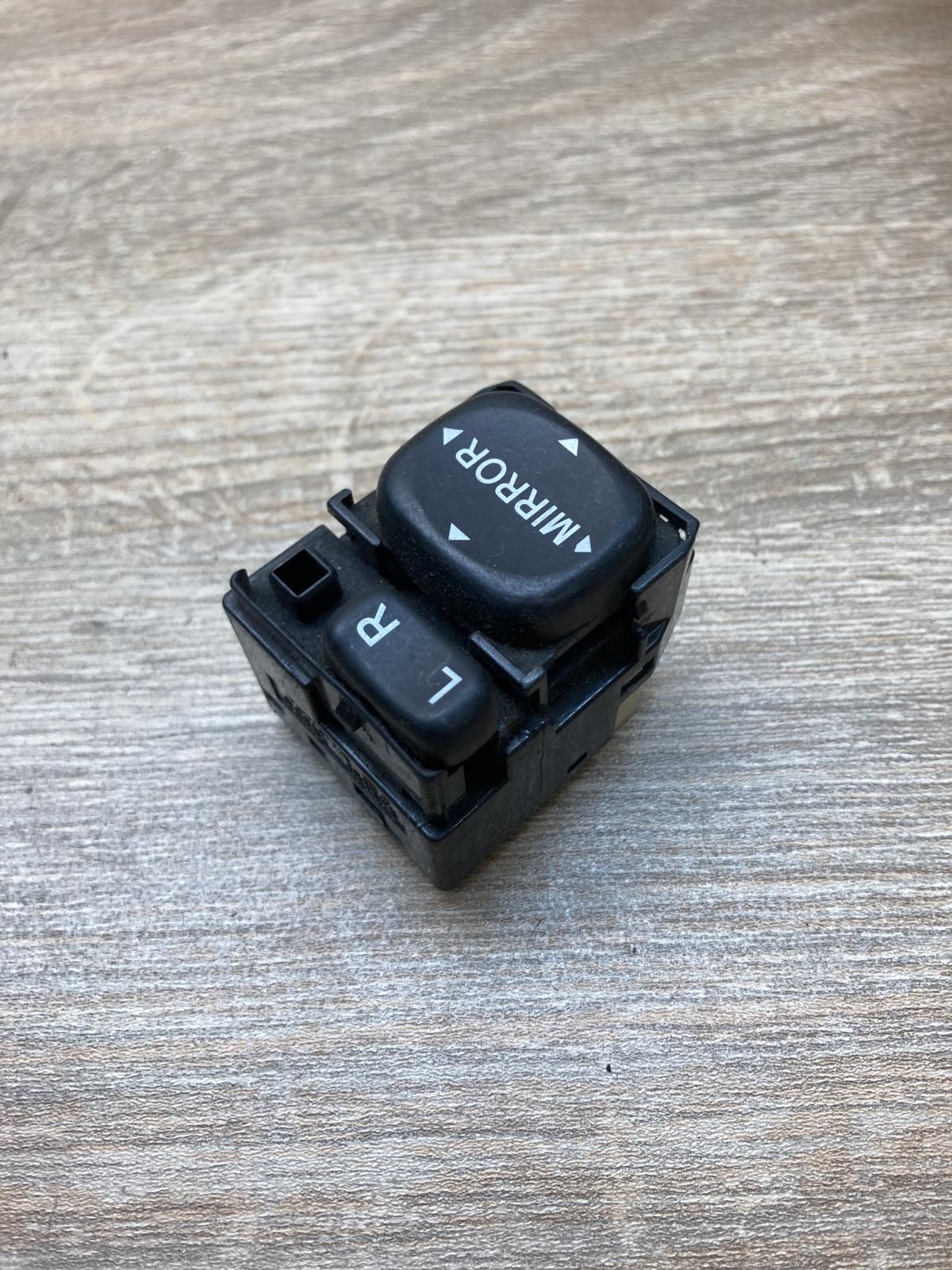 183575 183606  Wing mirror switch Toyota Avensis T250