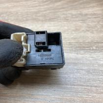 183575 183606  Wing mirror switch Toyota Avensis T250