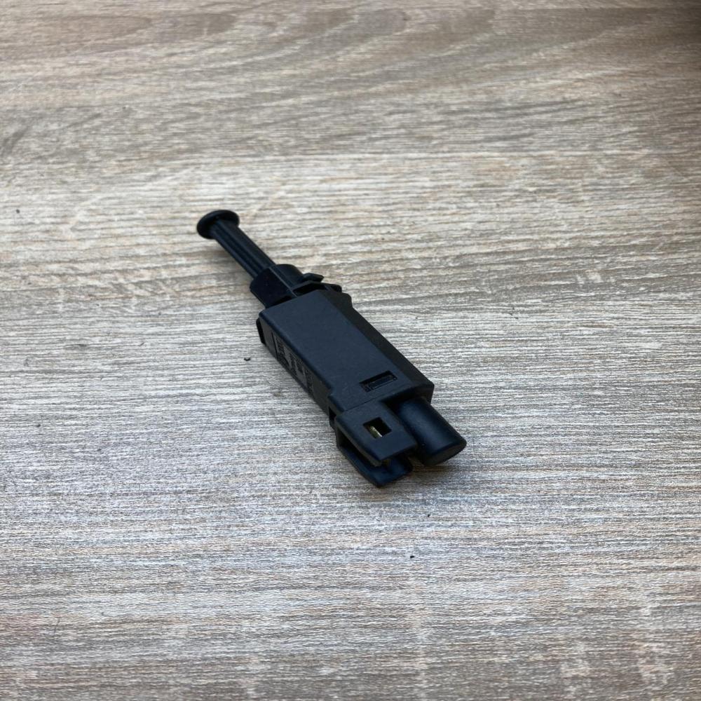 191945515B   Brake pedal sensor switch Volkswagen Sharan