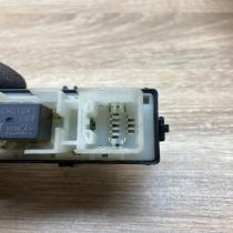 84030 13030   Electric window control switch Toyota Corolla Verso E121
