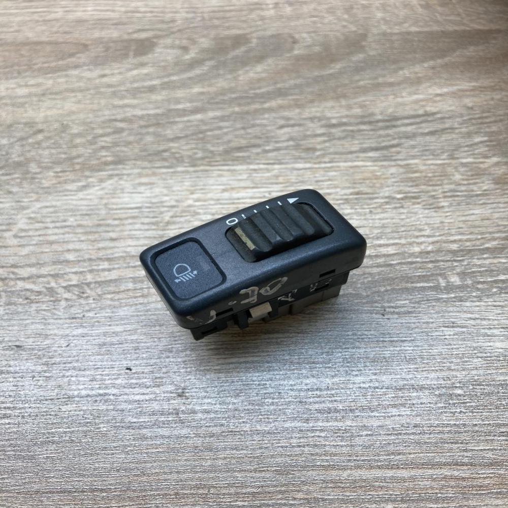 9162960   Headlight level height control switch Volvo S70  V70  V70 XC