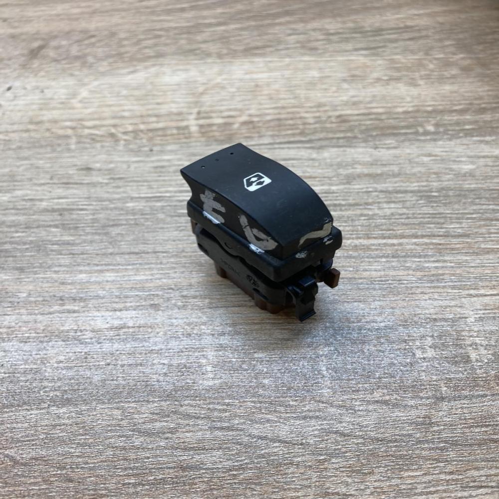 2648802   Electric window control switch Renault Laguna I