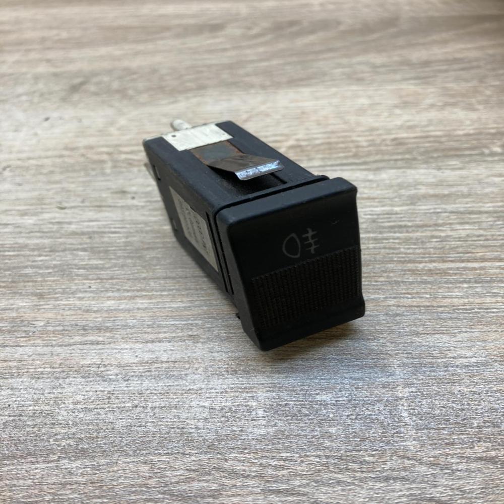 893941535   Fog light switch Audi 80 90 S2 B4