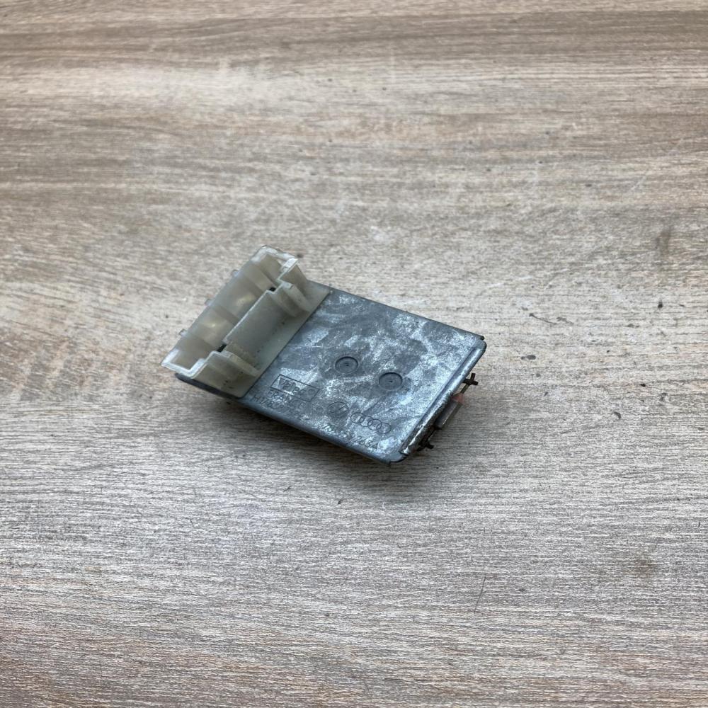 701959263A   Heater blower motor/fan resistor Volkswagen Sharan