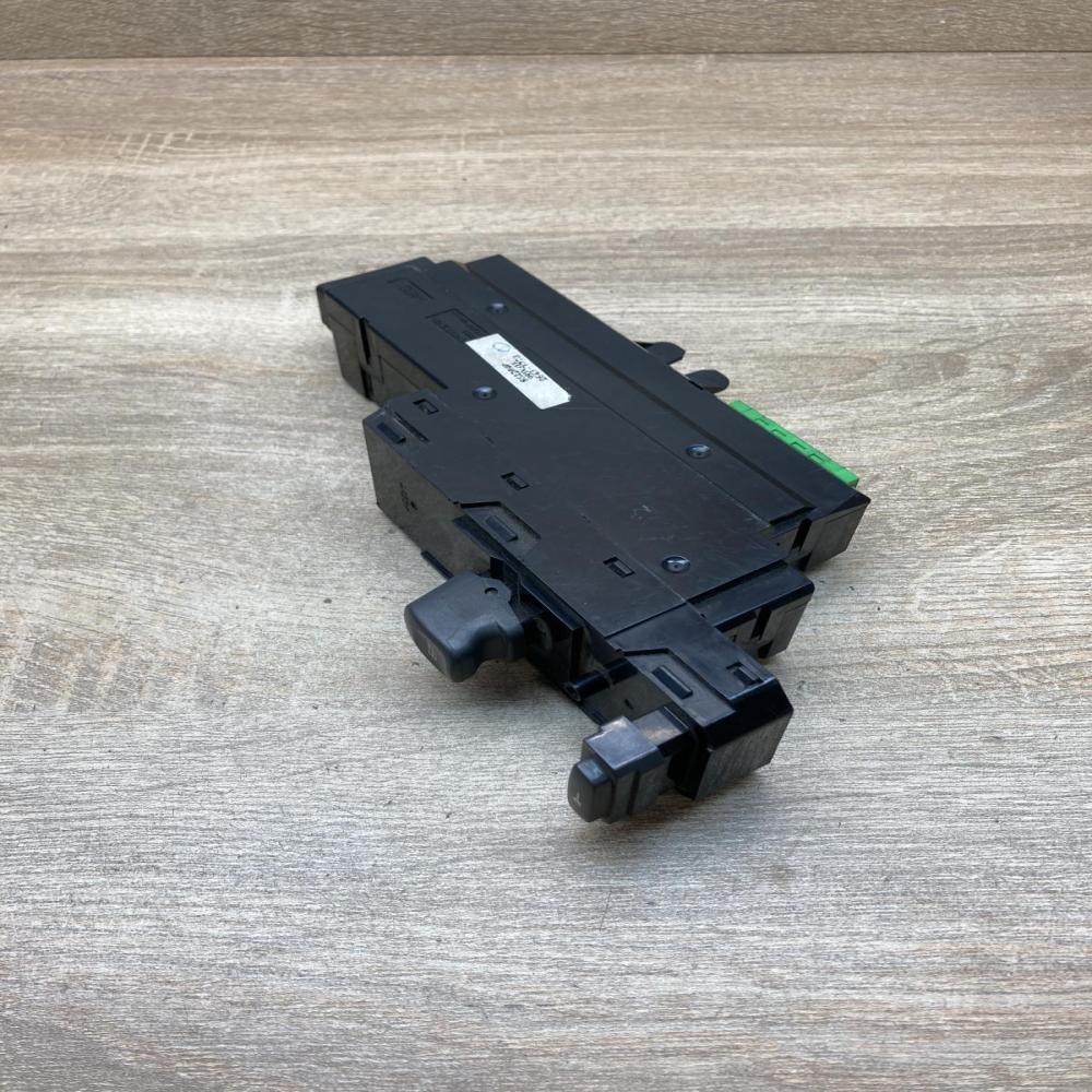 8622040   Electric window control switch Volvo S80