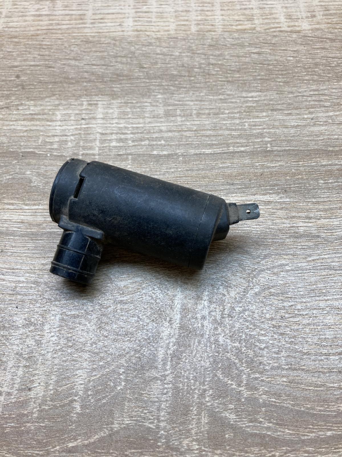 83BB 17K624 AA Ford Territory  Windscreen/windshield washer pump Ford Tourneo
